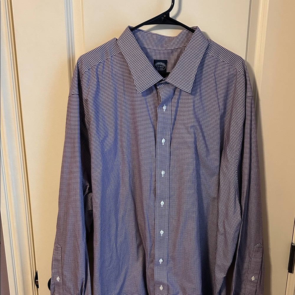Brooks Brothers Plum and White Checkered Dress Shirt
0021